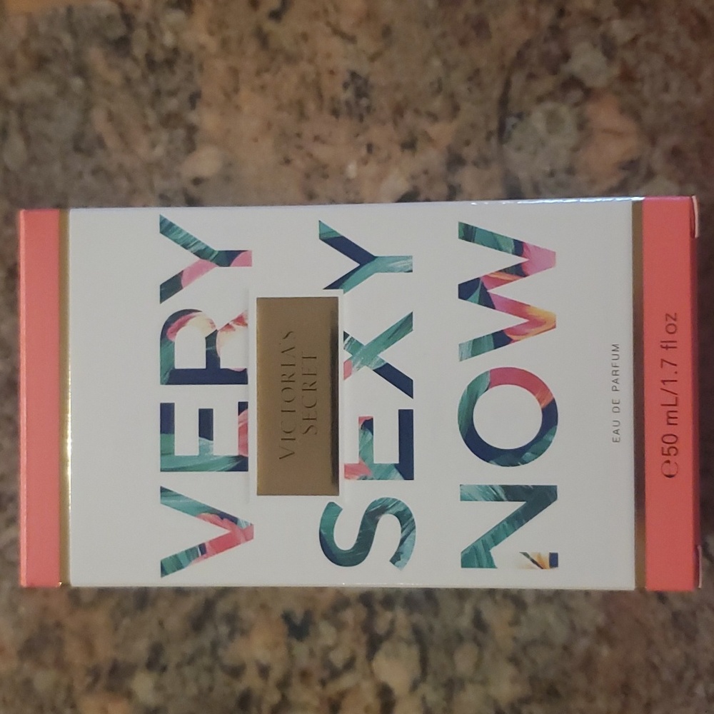 Victoria's Secret Very Sexy Now perfume-NEW in box
